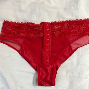 NWT red clasp cheeky